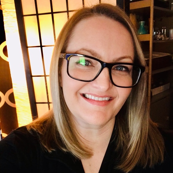 Meet your Posher, Crystal - Picture 2 of 3